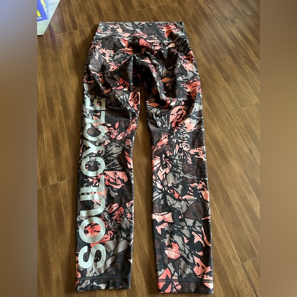 Lululemon High Times Pant Luxtreme
Paint Storm Espresso Multi
W5L95S
Soul Cycle - Picture 4 of 8